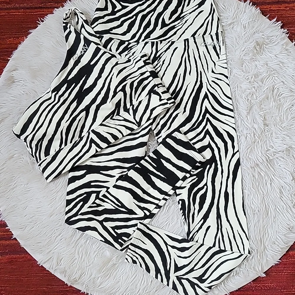 💥 NWOT Beautiful Zebra Print Set 💥 - Picture 3 of 17